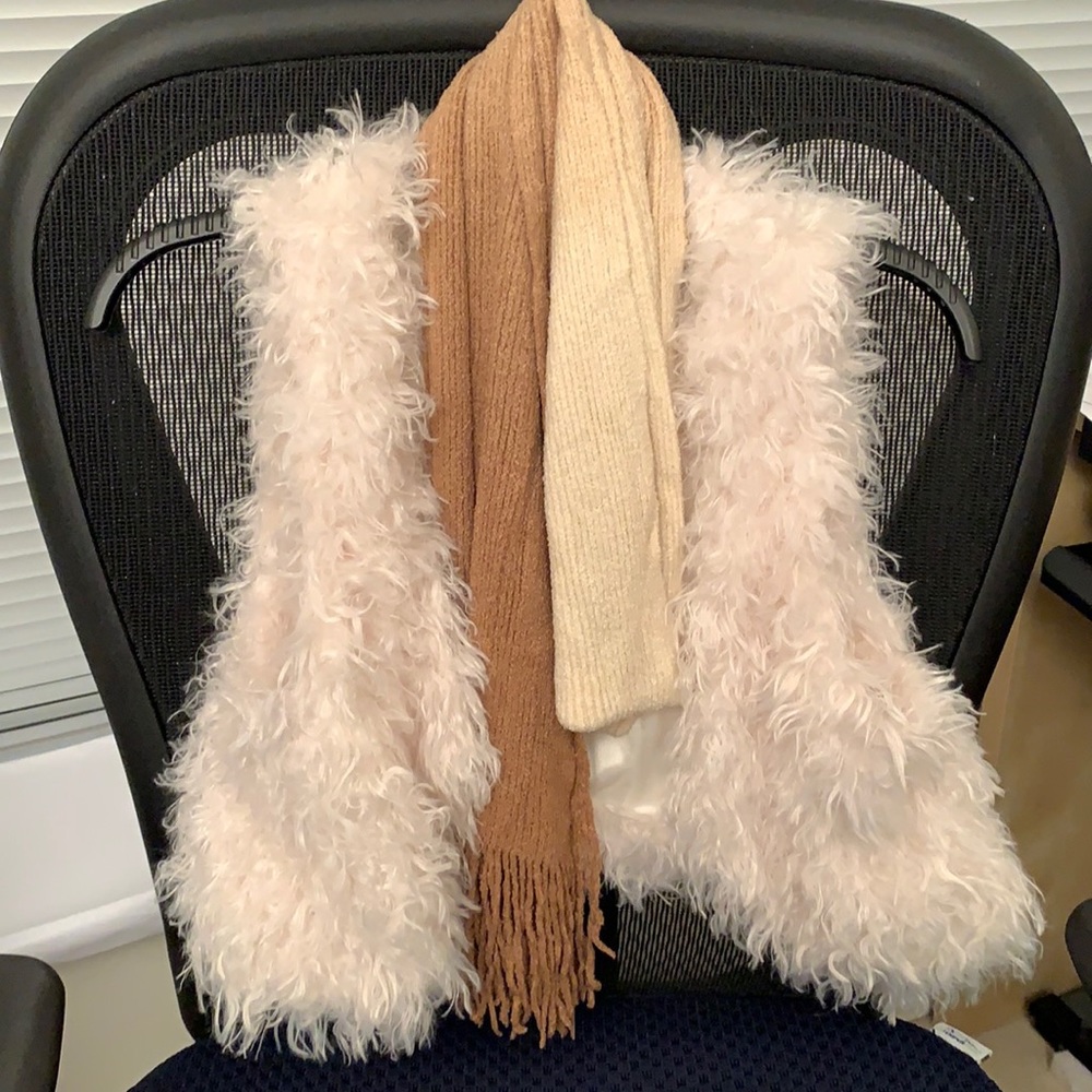 🇯🇵Cute Fluffy cropped vest from Japan and ombre scarf🧣